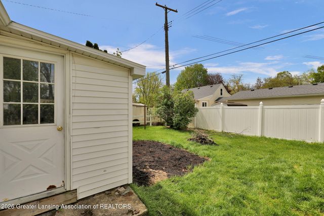 3211 Westmont Avenue, Lansing, MI 48906