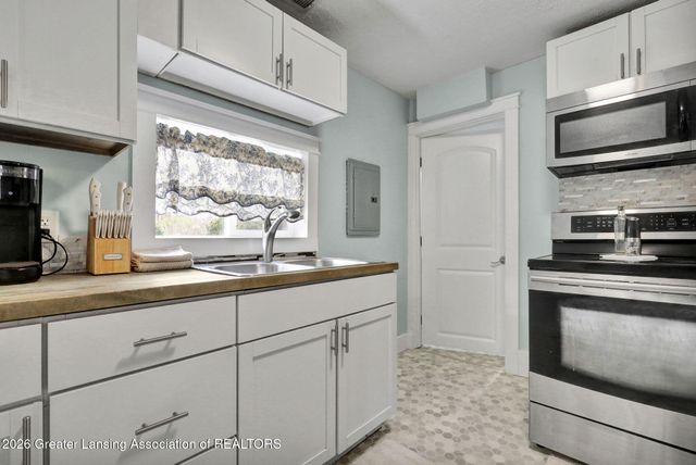 3211 Westmont Avenue, Lansing, MI 48906