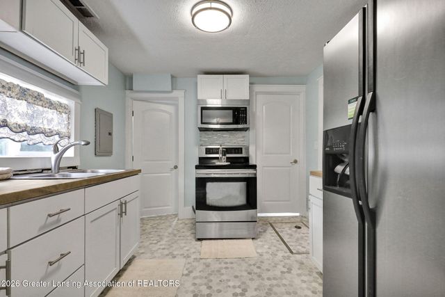 3211 Westmont Avenue, Lansing, MI 48906