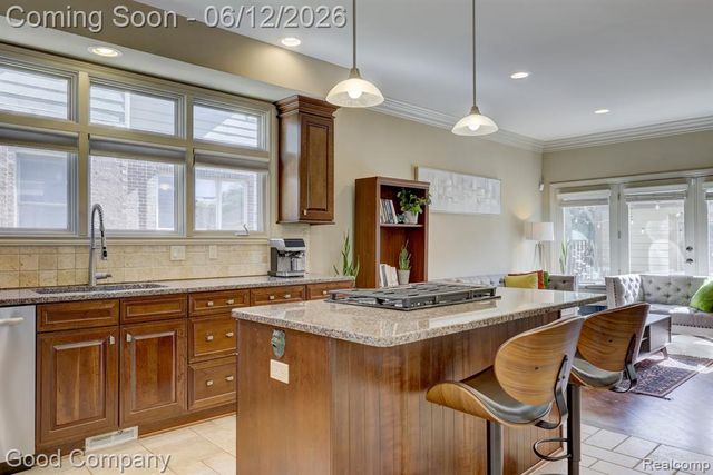 721 S Kenwood Avenue, Royal Oak, MI 48067