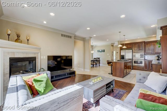721 S Kenwood Avenue, Royal Oak, MI 48067