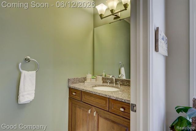721 S Kenwood Avenue, Royal Oak, MI 48067