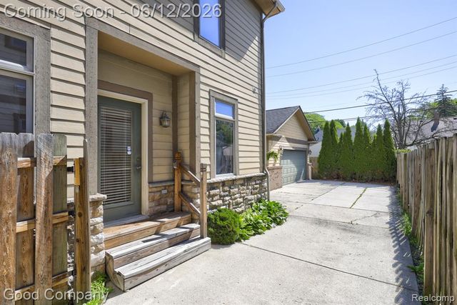 721 S Kenwood Avenue, Royal Oak, MI 48067