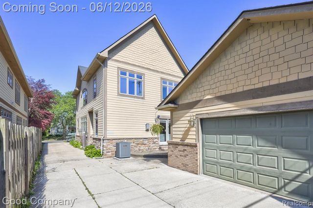 721 S Kenwood Avenue, Royal Oak, MI 48067