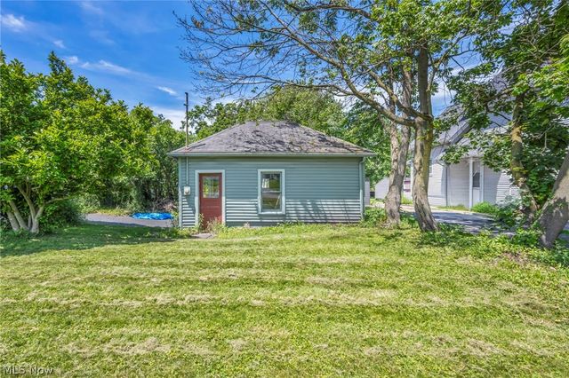 732 Robbins Avenue, Niles, OH 44446
