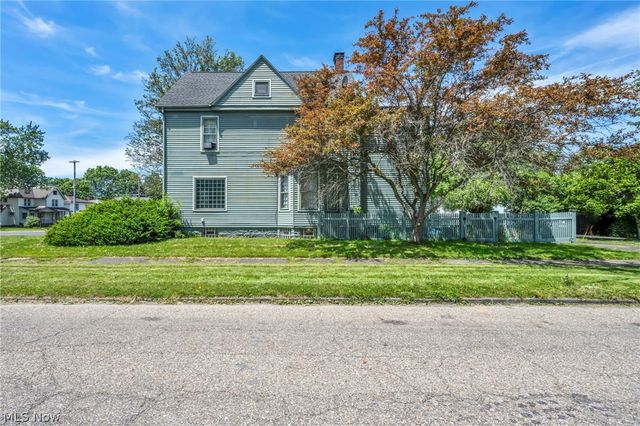 732 Robbins Avenue, Niles, OH 44446