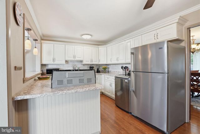 55 CANOEBIRCH RD, Levittown, PA 19057