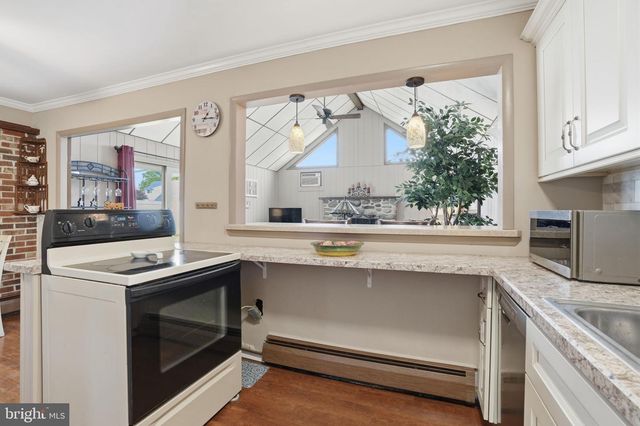 55 CANOEBIRCH RD, Levittown, PA 19057