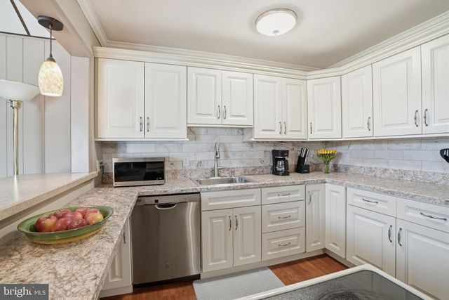 55 CANOEBIRCH RD, Levittown, PA 19057