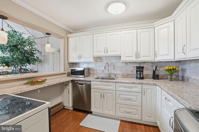 55 CANOEBIRCH RD, Levittown, PA 19057