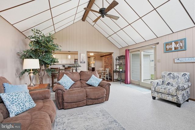 55 CANOEBIRCH RD, Levittown, PA 19057