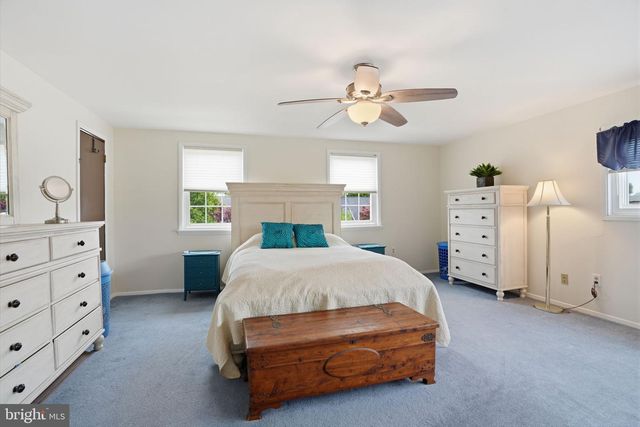55 CANOEBIRCH RD, Levittown, PA 19057