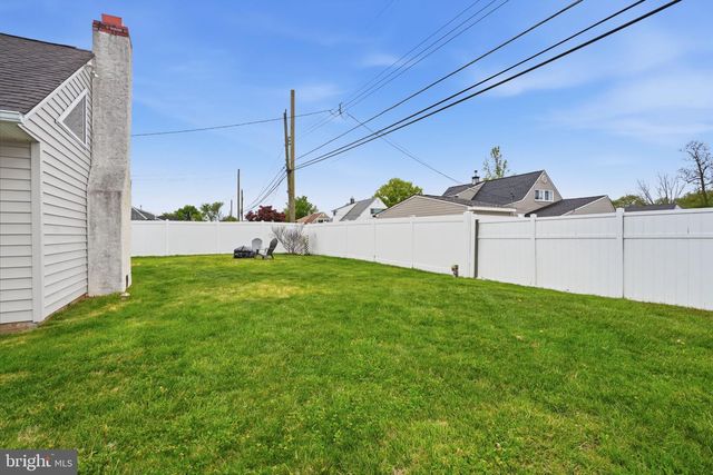 55 CANOEBIRCH RD, Levittown, PA 19057
