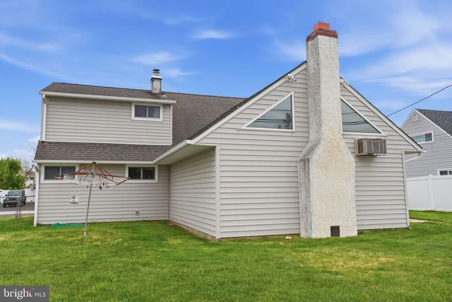 55 CANOEBIRCH RD, Levittown, PA 19057