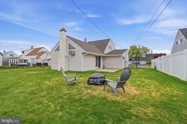 55 CANOEBIRCH RD, Levittown, PA 19057