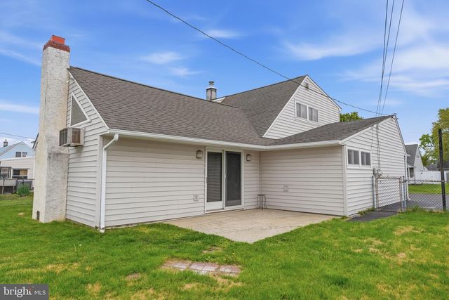 55 CANOEBIRCH RD, Levittown, PA 19057