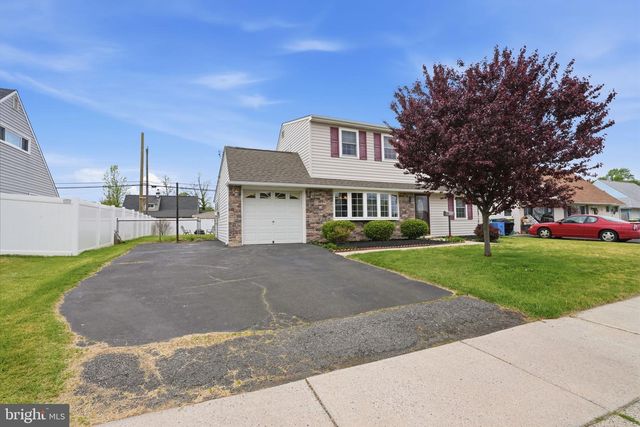 55 CANOEBIRCH RD, Levittown, PA 19057