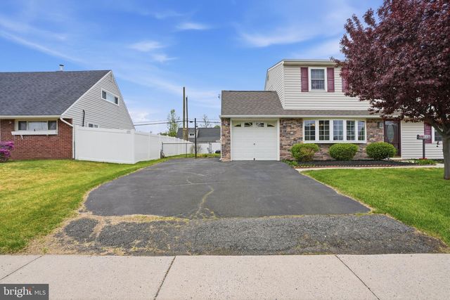 55 CANOEBIRCH RD, Levittown, PA 19057