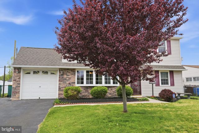 55 CANOEBIRCH RD, Levittown, PA 19057