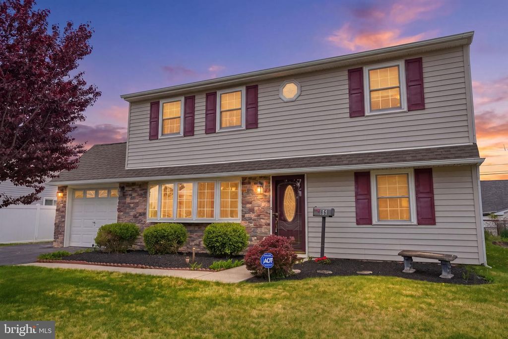 55 CANOEBIRCH RD, Levittown, PA 19057