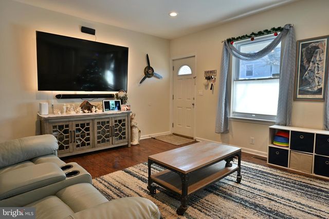 617 W 2ND ST, Florence, NJ 08518