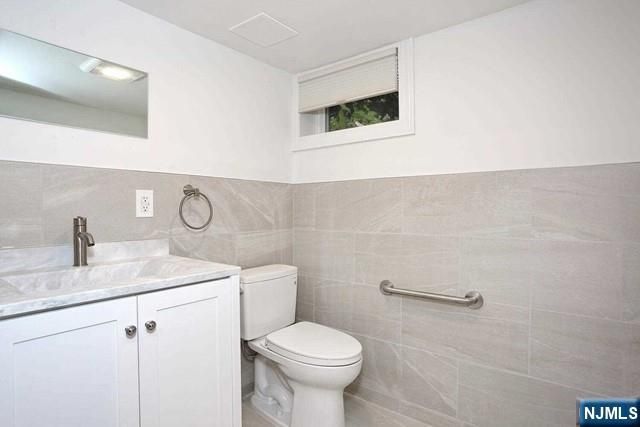 220 Raymond Street, Hasbrouck Heights, NJ 07604