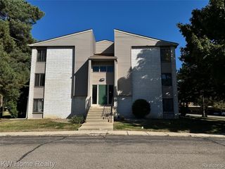 32005 W 12 Mile Road 301, Farmington Hills, MI 48334