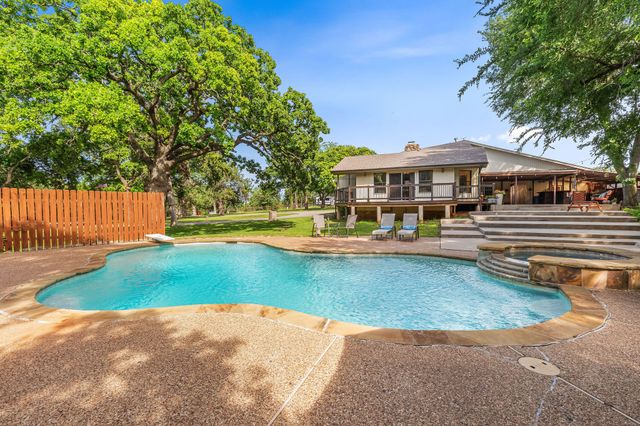 2403 County Road 2224, Decatur, TX 76234