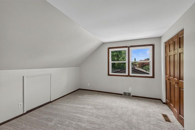 10404 W Darnel AVENUE, Milwaukee, WI 53224