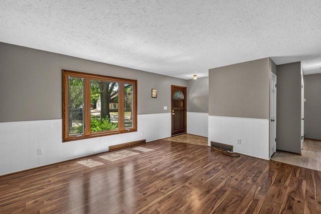 10404 W Darnel AVENUE, Milwaukee, WI 53224