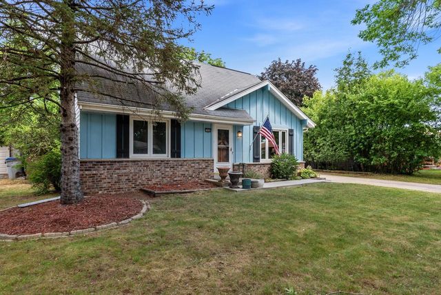 10404 W Darnel AVENUE, Milwaukee, WI 53224