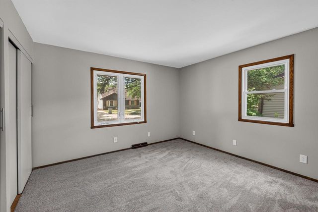 10404 W Darnel AVENUE, Milwaukee, WI 53224