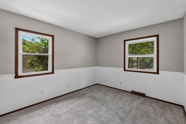 10404 W Darnel AVENUE, Milwaukee, WI 53224
