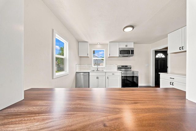 1334 Benton AVENUE, Janesville, WI 53545