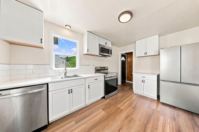 1334 Benton AVENUE, Janesville, WI 53545