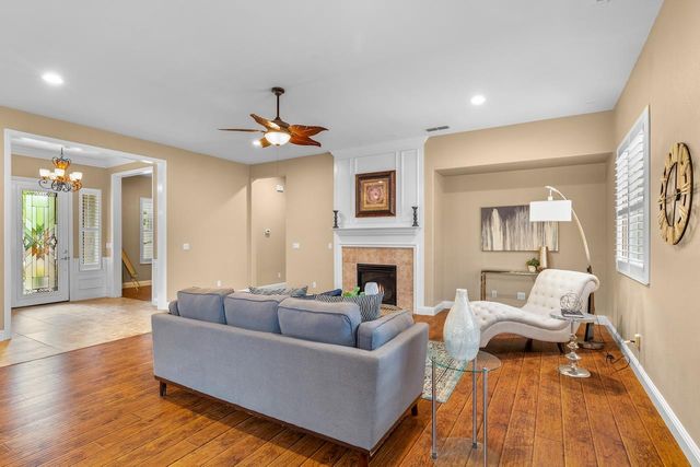 2442 Pepper Tree Ln, Manteca, CA 95336