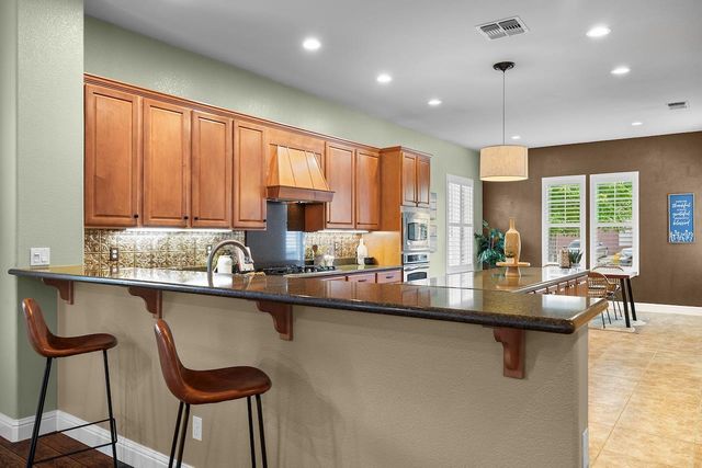 2442 Pepper Tree Ln, Manteca, CA 95336