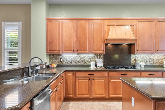 2442 Pepper Tree Ln, Manteca, CA 95336
