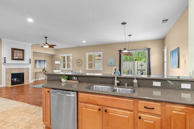 2442 Pepper Tree Ln, Manteca, CA 95336