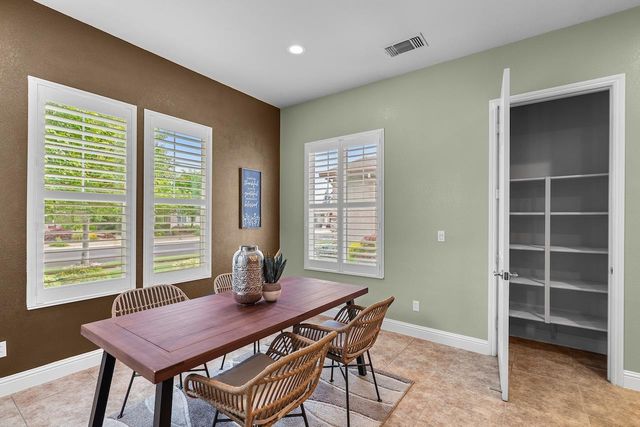 2442 Pepper Tree Ln, Manteca, CA 95336