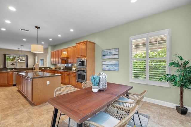 2442 Pepper Tree Ln, Manteca, CA 95336