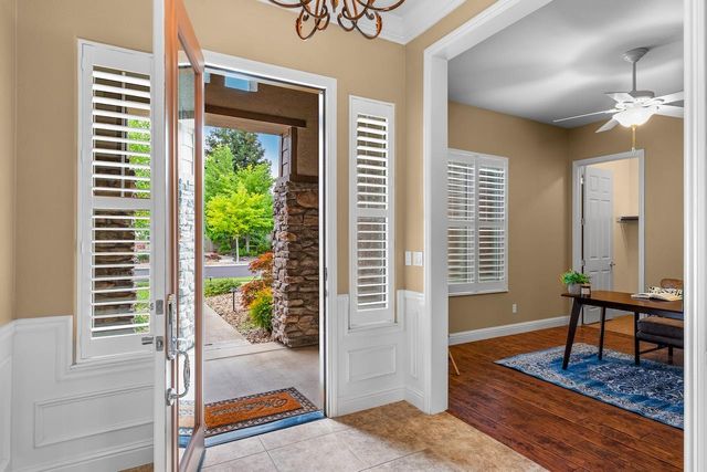 2442 Pepper Tree Ln, Manteca, CA 95336