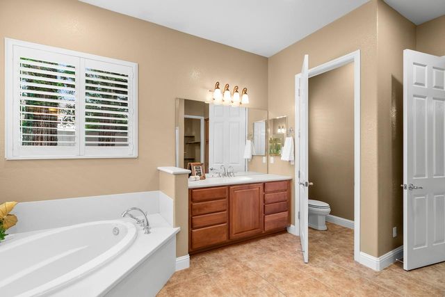 2442 Pepper Tree Ln, Manteca, CA 95336