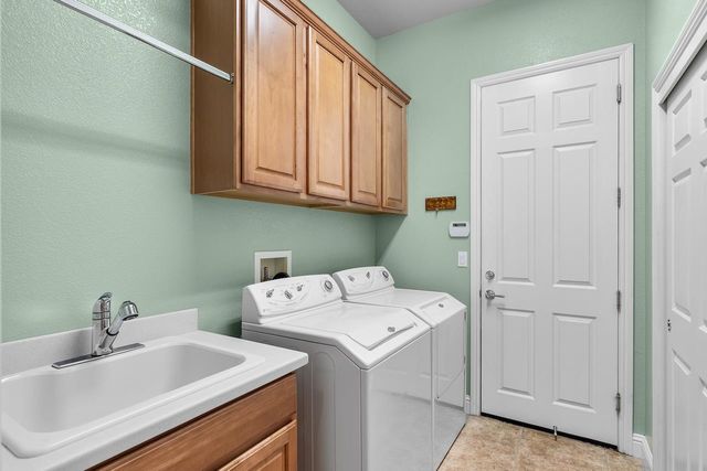 2442 Pepper Tree Ln, Manteca, CA 95336