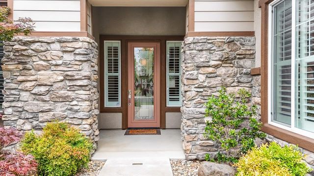 2442 Pepper Tree Ln, Manteca, CA 95336