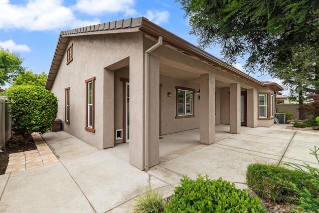 2442 Pepper Tree Ln, Manteca, CA 95336