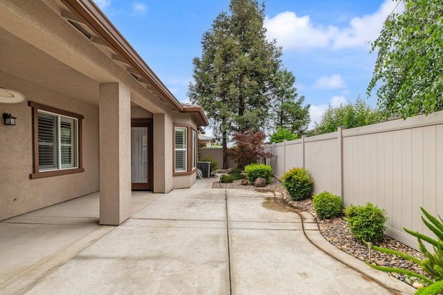 2442 Pepper Tree Ln, Manteca, CA 95336