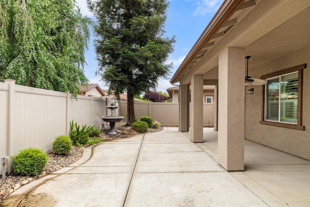 2442 Pepper Tree Ln, Manteca, CA 95336