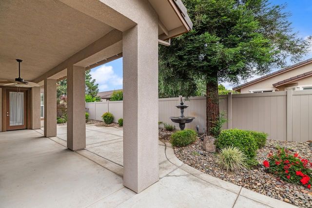 2442 Pepper Tree Ln, Manteca, CA 95336