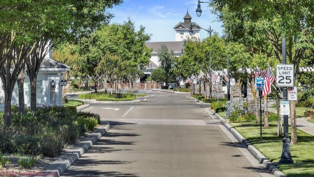 2442 Pepper Tree Ln, Manteca, CA 95336
